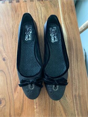 Salvatore Ferragamo Black Ballet Flats with Bow size 7 never worn